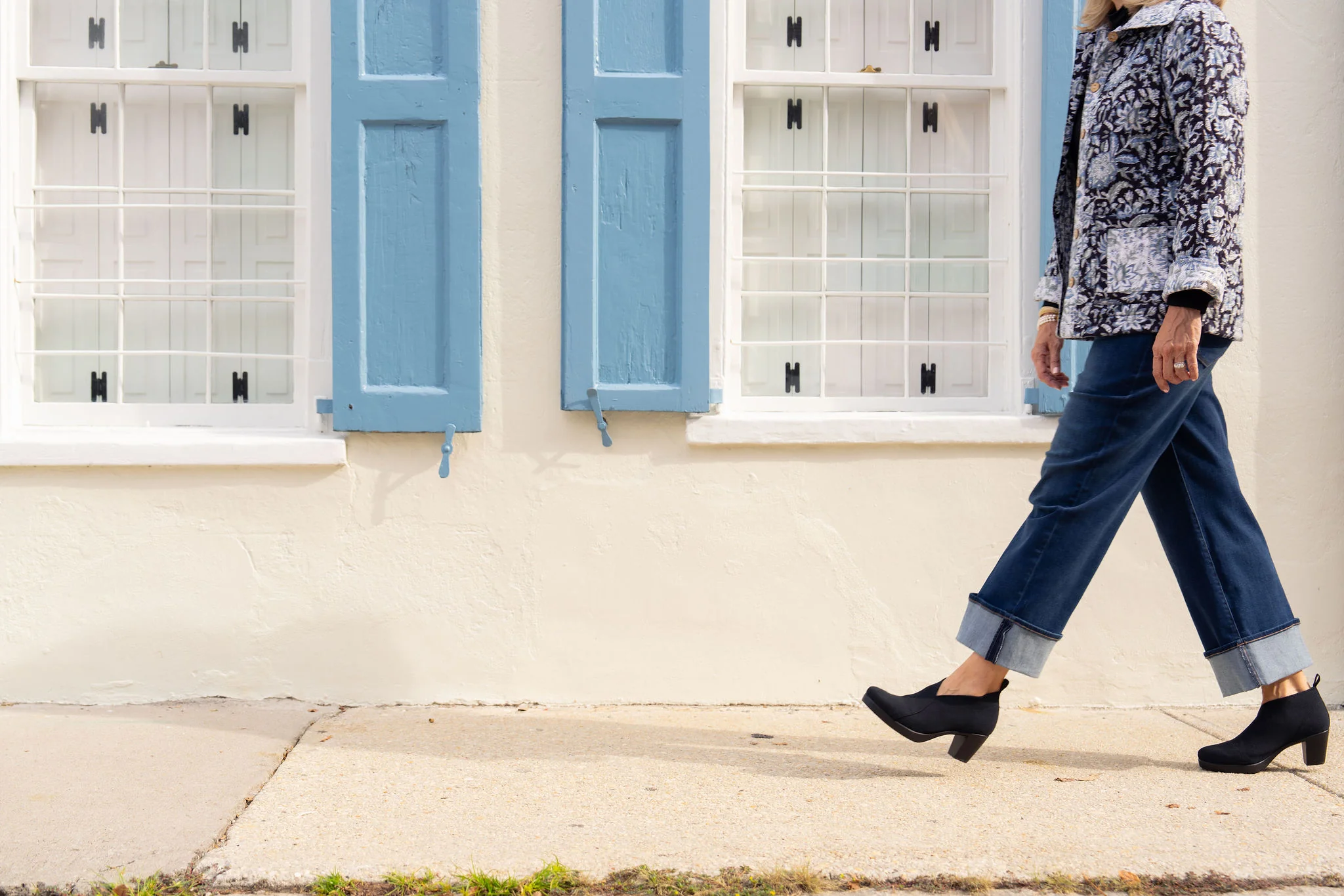 Jill V-Cut Block Heel Bootie - Image 11